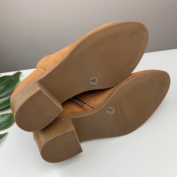 St Johns Bay Luetta Ankle Boots Booties Tan Perforated Faux Suede Women's 7 Wide - Picture 11 of 11